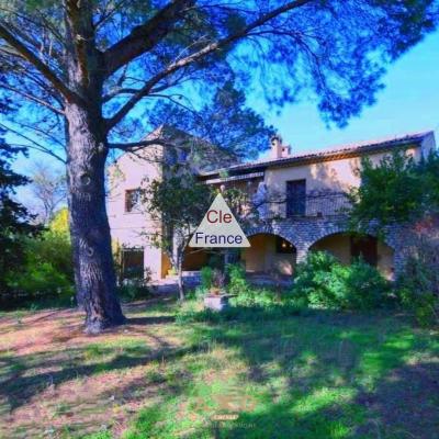 Uzes - Villa - T9 - 242 M2 - Piscinable - Grand Garage - Jardin 1655 M2 - 620 000a