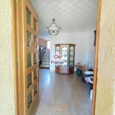 Uzes - Villa - T9 - 242 M2 - Piscinable - Grand Garage - Jardin 1655 M2 - 620 000a