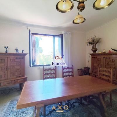 Uzes - Villa - T9 - 242 M2 - Piscinable - Grand Garage - Jardin 1655 M2 - 620 000a