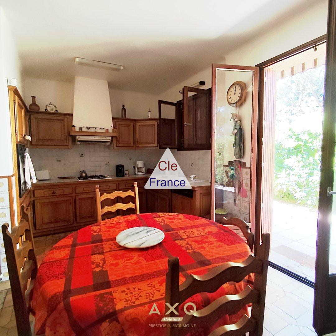 Uzes - Villa - T9 - 242 M2 - Piscinable - Grand Garage - Jardin 1655 M2 - 620 000a