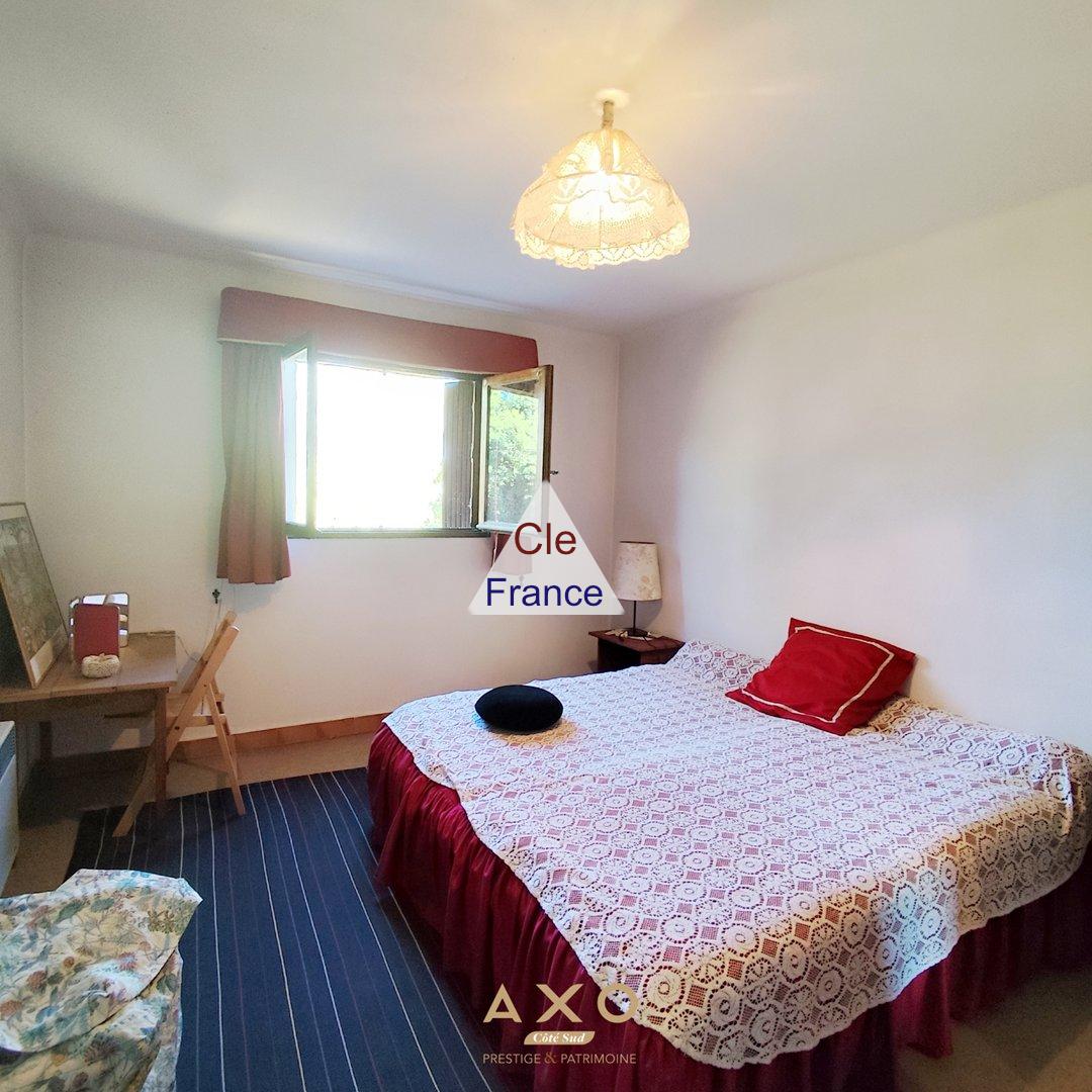 Uzes - Villa - T9 - 242 M2 - Piscinable - Grand Garage - Jardin 1655 M2 - 620 000a