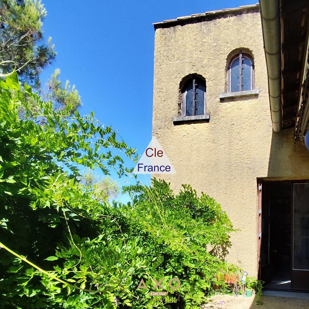 Uzes - Villa - T9 - 242 M2 - Piscinable - Grand Garage - Jardin 1655 M2 - 620 000a