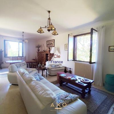 Uzes - Villa - T9 - 242 M2 - Piscinable - Grand Garage - Jardin 1655 M2 - 620 000a