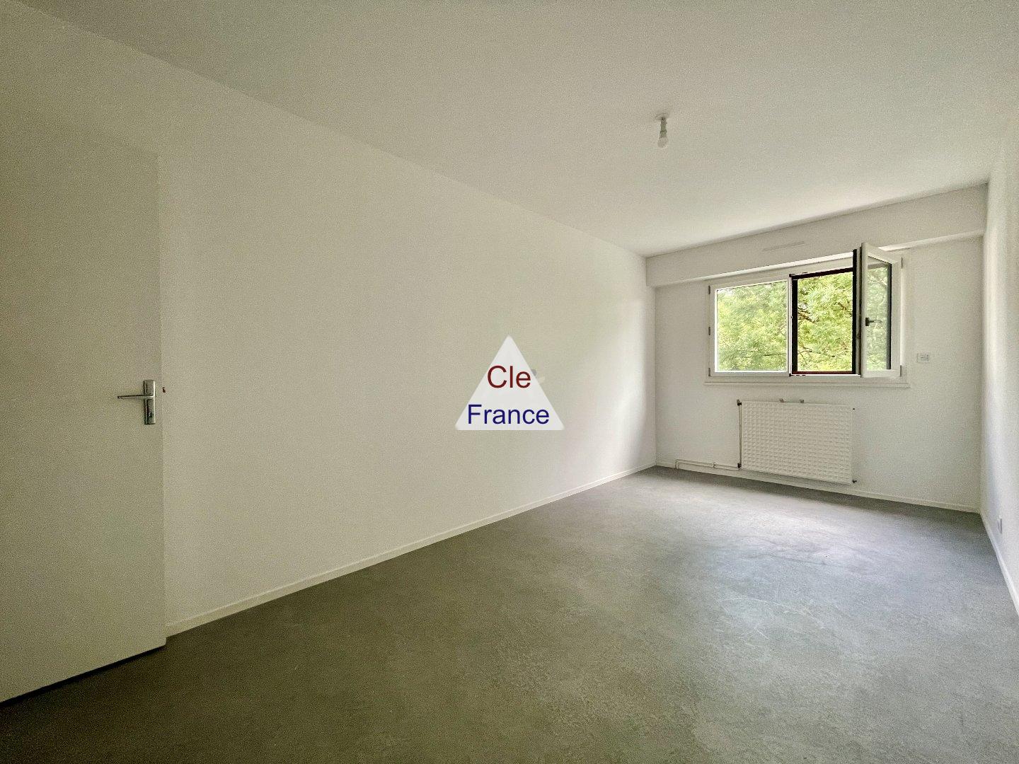 Duplex Apartment with Lovely View from Balcony