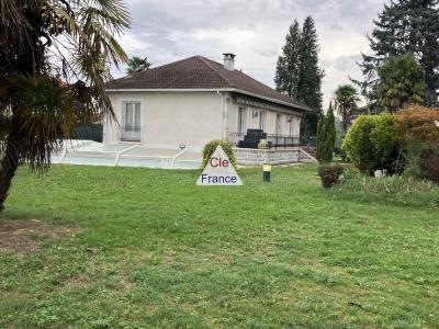 Detached House with Swimming Pool in Neat Garden