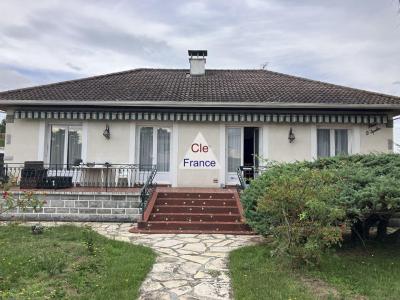 Detached House with Swimming Pool in Neat Garden