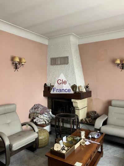 Detached House with Swimming Pool in Neat Garden