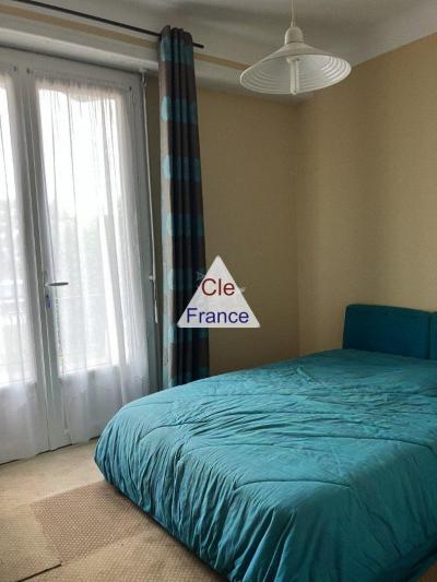 Detached House with Swimming Pool in Neat Garden