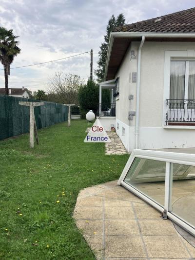 Detached House with Swimming Pool in Neat Garden