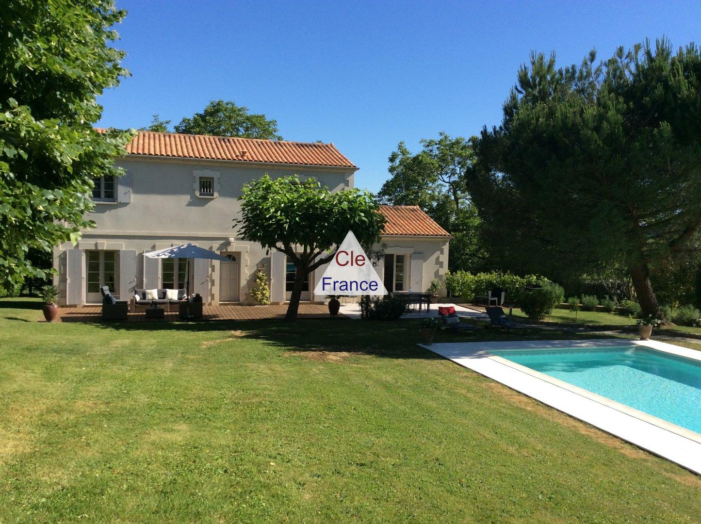 Angouleme Nord : Belle Maison De 220ma