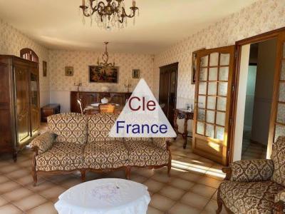 Imposing Detached Villa with Lovely Garden