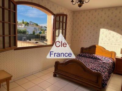 Imposing Detached Villa with Lovely Garden