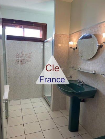 Imposing Detached Villa with Lovely Garden