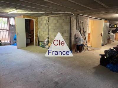 Imposing Detached Villa with Lovely Garden