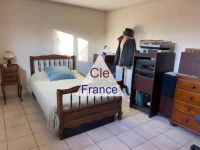 Imposing Detached Villa with Lovely Garden