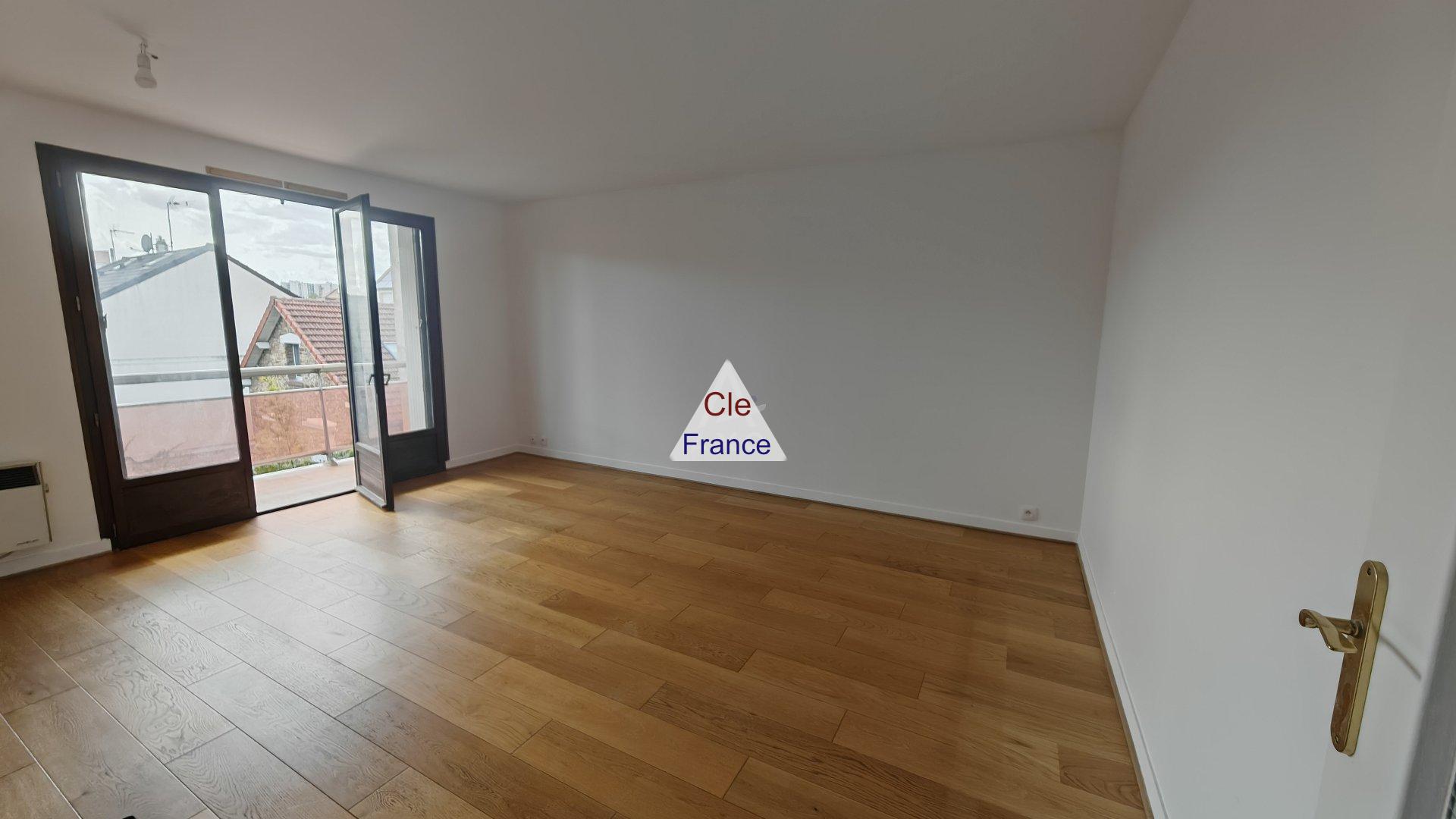 Apartment with Balcony Just East of Paris