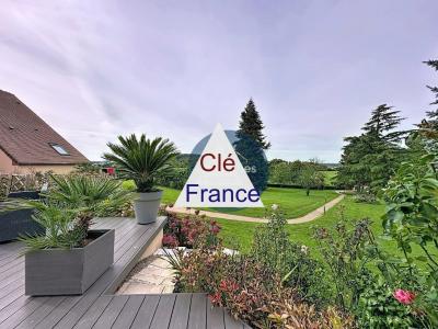 Beautiful House with Heated Pool and Lovely Garden