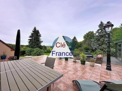 Beautiful House with Heated Pool and Lovely Garden