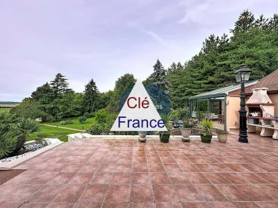 Beautiful House with Heated Pool and Lovely Garden