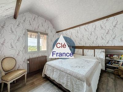 Beautiful House with Heated Pool and Lovely Garden