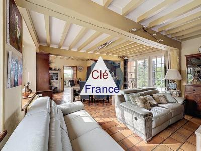 Beautiful House with Heated Pool and Lovely Garden