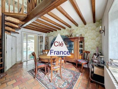 Beautiful House with Heated Pool and Lovely Garden