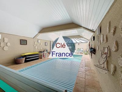 Beautiful House with Heated Pool and Lovely Garden