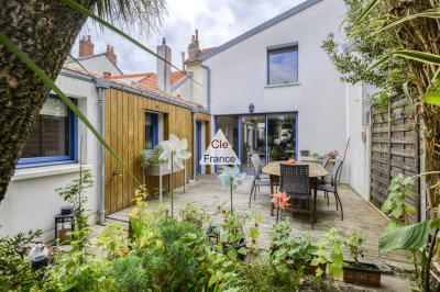 Beautifully Appointed House with Neat Garden