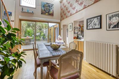Beautifully Appointed House with Neat Garden