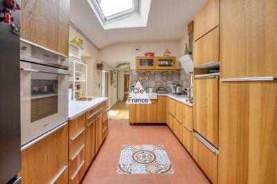 Beautifully Appointed House with Neat Garden