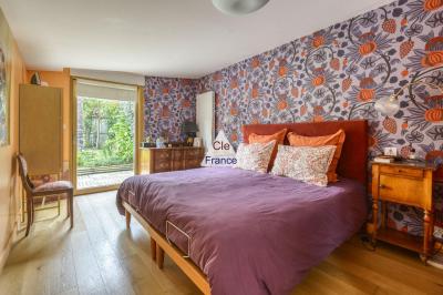 Beautifully Appointed House with Neat Garden