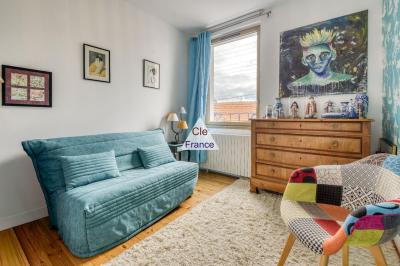 Beautifully Appointed House with Neat Garden