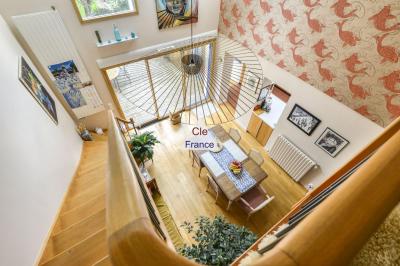 Beautifully Appointed House with Neat Garden