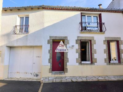 Maison De Village