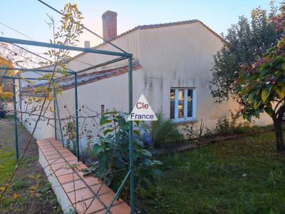 Maison De Village