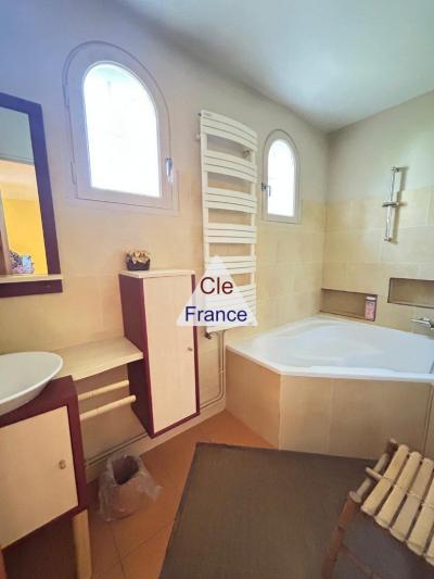 Detached Country House with Swimming Pool