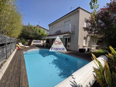 Detached Country House with Swimming Pool