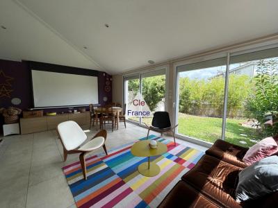 Detached Country House with Swimming Pool