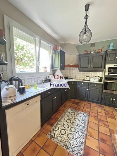 Detached Country House with Swimming Pool