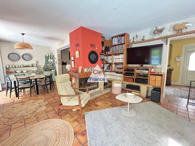 Detached Country House with Swimming Pool