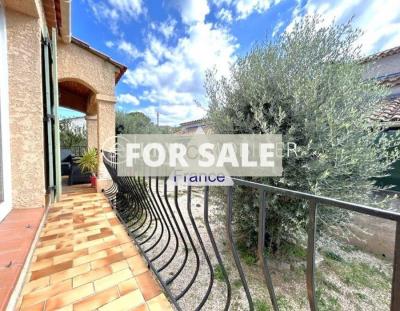 Detached Villa With Garden