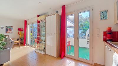 Detached Villa with Swimming Pool