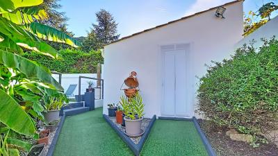 Detached Villa with Swimming Pool