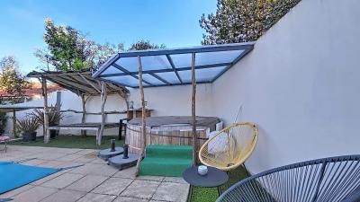 Detached Villa with Swimming Pool