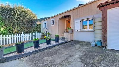 Detached Villa with Swimming Pool