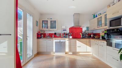 Detached Villa with Swimming Pool