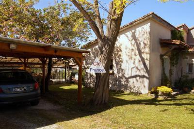Beautiful Detached House in the Lovely Garden