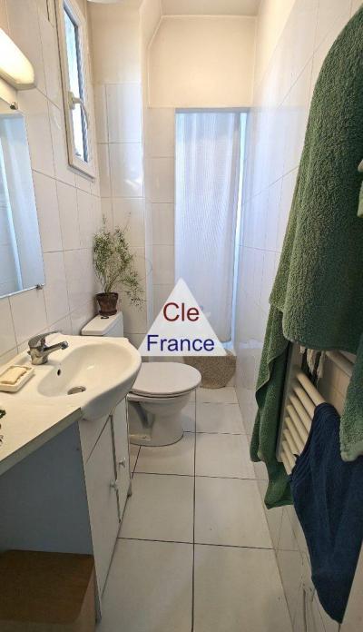 Paris Apartment wiIth Nice View from Balcony