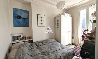 Paris Apartment wiIth Nice View from Balcony