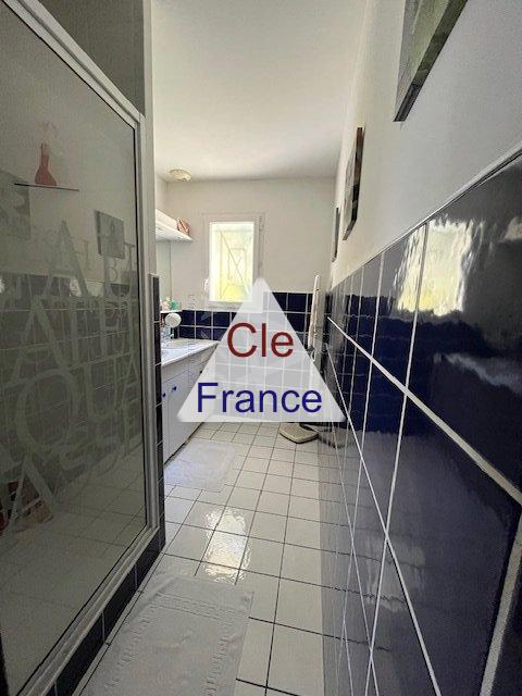 Detached House with Garden and Swimming Pool